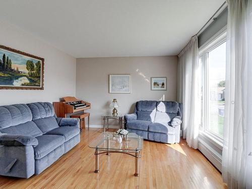 Living room - 780 Rue Lambert, Laval (Saint-François), QC 