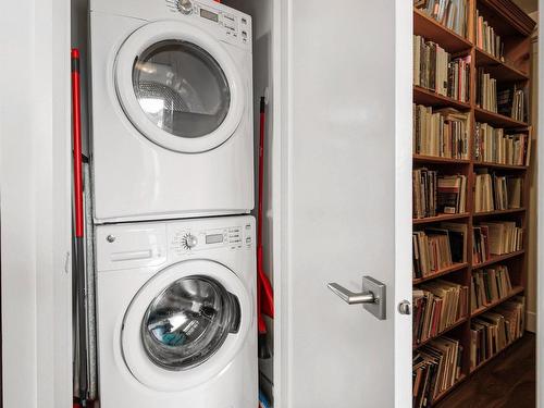 Salle de lavage - 701-245 Ch. Bates, Mont-Royal, QC - Indoor Photo Showing Laundry Room