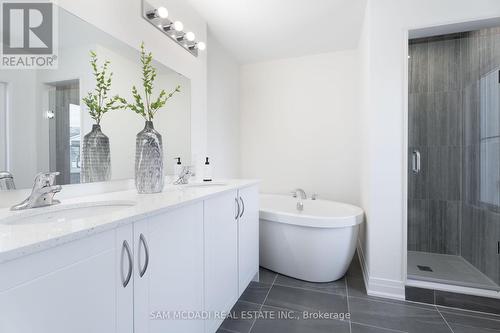 2110 Royal Gala Circle, Mississauga, ON - Indoor Photo Showing Bathroom