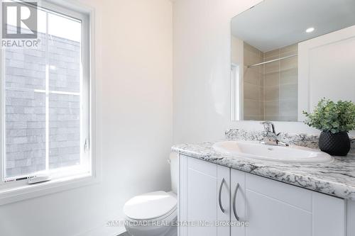 2110 Royal Gala Circle, Mississauga, ON - Indoor Photo Showing Bathroom