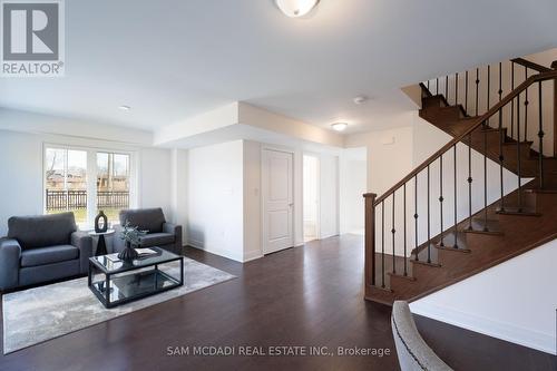 2110 Royal Gala Circle, Mississauga, ON - Indoor Photo Showing Living Room