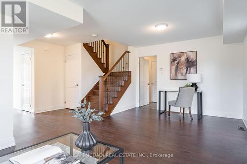 2110 Royal Gala Circle, Mississauga, ON - Indoor Photo Showing Living Room