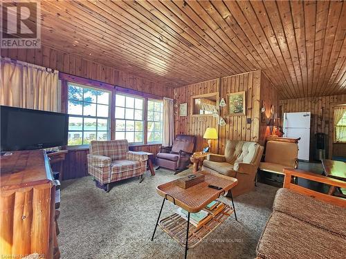 830 Pike Bay Road, Northern Bruce Peninsula, ON - Indoor Photo Showing Living Room