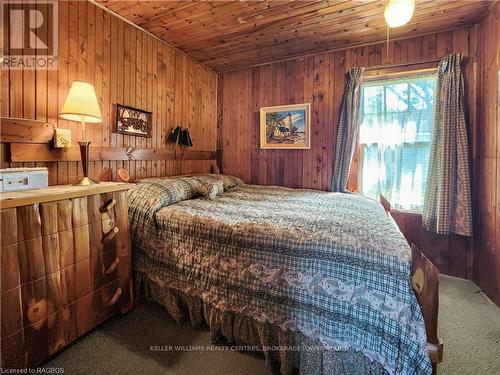 830 Pike Bay Road, Northern Bruce Peninsula, ON - Indoor Photo Showing Bedroom