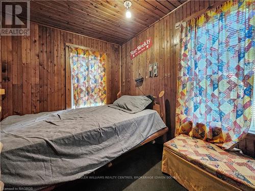 830 Pike Bay Road, Northern Bruce Peninsula, ON - Indoor Photo Showing Bedroom