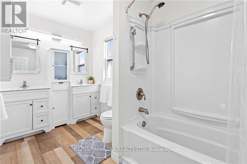 6 Lower Canada Drive, Niagara-On-The-Lake, ON - Indoor Photo Showing Bathroom