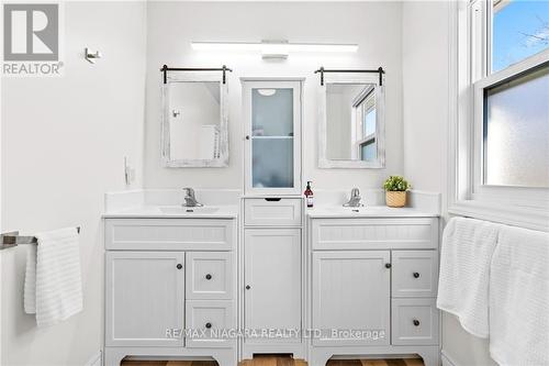 6 Lower Canada Drive, Niagara-On-The-Lake, ON - Indoor Photo Showing Bathroom