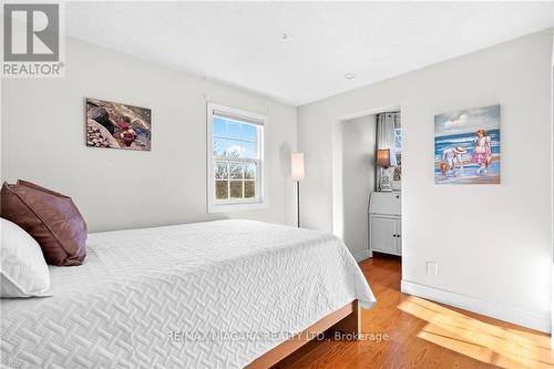 6 Lower Canada Drive, Niagara-On-The-Lake, ON - Indoor Photo Showing Bedroom