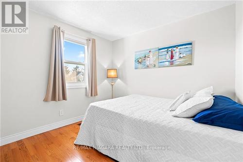 6 Lower Canada Drive, Niagara-On-The-Lake, ON - Indoor Photo Showing Bedroom