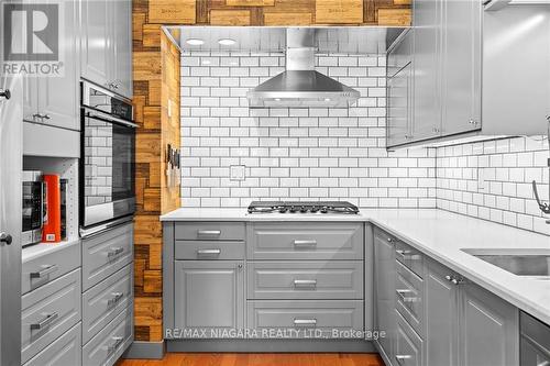 6 Lower Canada Drive, Niagara-On-The-Lake, ON - Indoor Photo Showing Kitchen