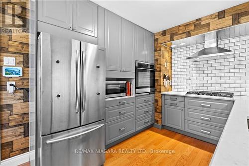 6 Lower Canada Drive, Niagara-On-The-Lake, ON - Indoor Photo Showing Kitchen With Upgraded Kitchen