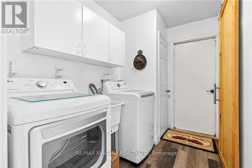 6 Lower Canada Drive, Niagara-On-The-Lake, ON - Indoor Photo Showing Laundry Room