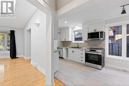 3418 Deerbrook Drive, Windsor, ON - Indoor Photo Showing Kitchen With Upgraded Kitchen