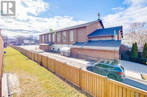 3 - 270 Melvin Avenue, Hamilton (Mcquesten), ON - Outdoor