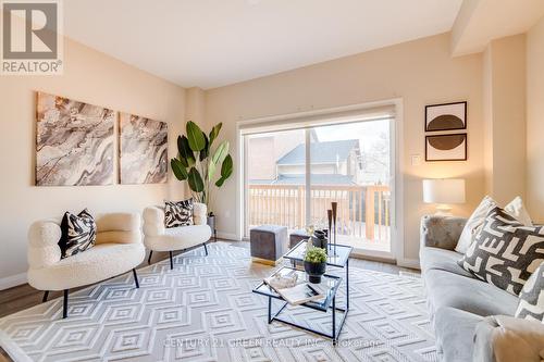 3 - 270 Melvin Avenue, Hamilton (Mcquesten), ON - Indoor Photo Showing Living Room