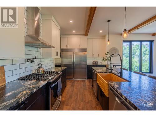 8660 Riverside Drive, Grand Forks, BC - Indoor Photo Showing Kitchen With Upgraded Kitchen