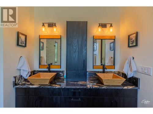 8660 Riverside Drive, Grand Forks, BC - Indoor Photo Showing Bathroom