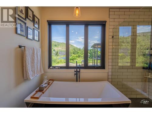 8660 Riverside Drive, Grand Forks, BC - Indoor Photo Showing Bathroom