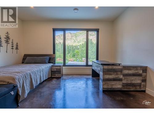 8660 Riverside Drive, Grand Forks, BC - Indoor Photo Showing Bedroom