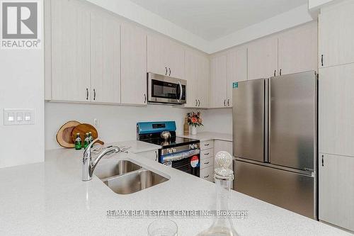 1704 Dance Court, Milton (Bowes), ON - Indoor Photo Showing Kitchen With Stainless Steel Kitchen With Double Sink With Upgraded Kitchen