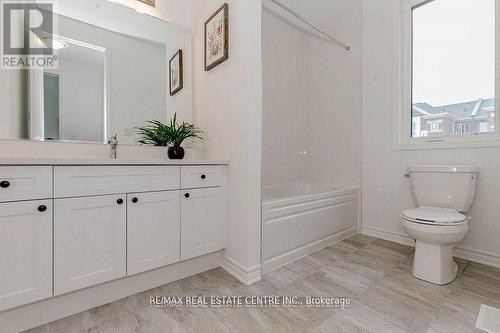 1704 Dance Court, Milton, ON - Indoor Photo Showing Bathroom