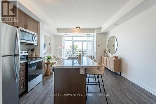 316 - 450 Dundas Street E, Hamilton (Waterdown), ON - Indoor Photo Showing Kitchen