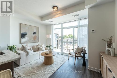 316 - 450 Dundas Street E, Hamilton (Waterdown), ON - Indoor Photo Showing Living Room