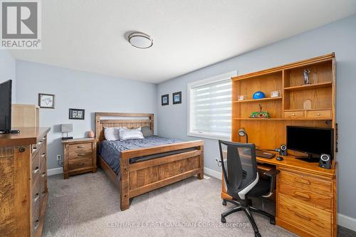 195 Union Avenue, Middlesex Centre (Komoka), ON - Indoor Photo Showing Bedroom