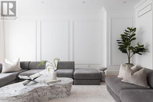 22 Shannon Street, Toronto (Trinity-Bellwoods), ON - Indoor Photo Showing Living Room