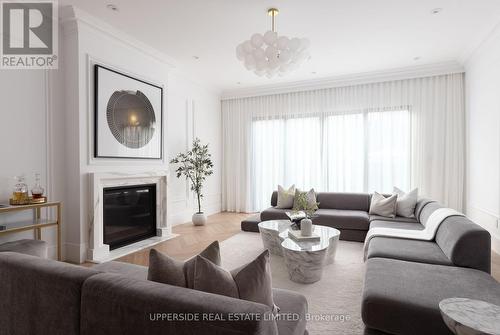 22 Shannon Street, Toronto (Trinity-Bellwoods), ON - Indoor Photo Showing Living Room With Fireplace