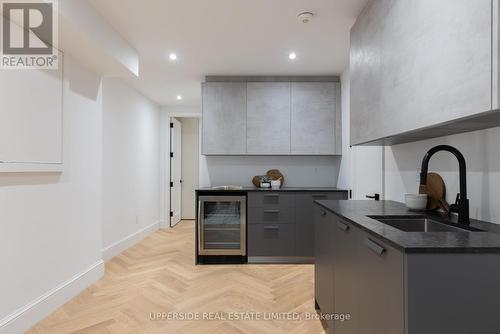 22 Shannon Street, Toronto (Trinity-Bellwoods), ON - Indoor Photo Showing Kitchen With Upgraded Kitchen