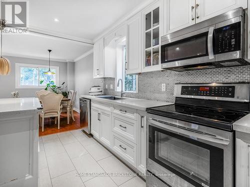 134 Baywood Court, Markham (Thornhill), ON - Indoor Photo Showing Kitchen With Upgraded Kitchen