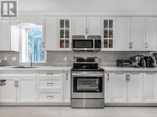 134 Baywood Court, Markham (Thornhill), ON - Indoor Photo Showing Kitchen With Upgraded Kitchen