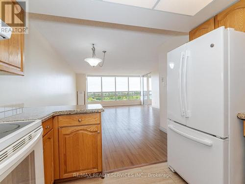 1206 - 310 Mill Street S, Brampton, ON - Indoor Photo Showing Kitchen