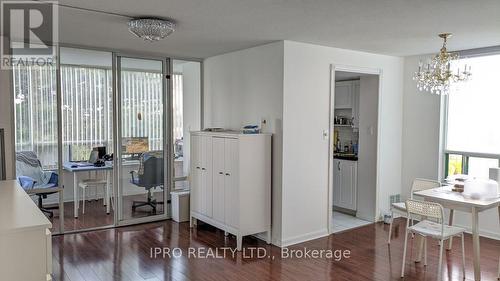 305 - 550 Webb Drive, Mississauga, ON - Indoor Photo Showing Dining Room