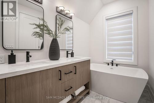 1076 Roosevelt Road, Mississauga, ON - Indoor Photo Showing Bathroom