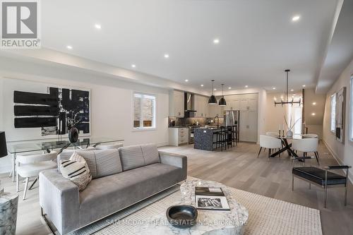 1076 Roosevelt Road, Mississauga (Lakeview), ON - Indoor Photo Showing Living Room