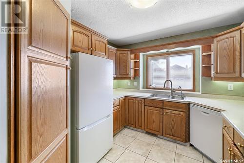 3103 Wascana Glen, Regina, SK - Indoor Photo Showing Kitchen With Double Sink