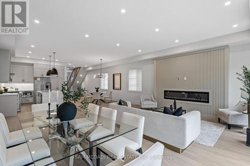 1080 Roosevelt Road, Mississauga, ON - Indoor Photo Showing Living Room