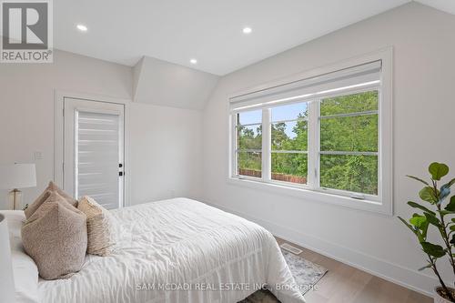 1080 Roosevelt Road, Mississauga, ON - Indoor Photo Showing Bedroom