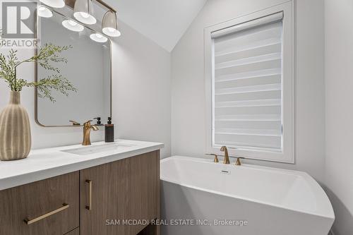 1080 Roosevelt Road, Mississauga (Lakeview), ON - Indoor Photo Showing Bathroom