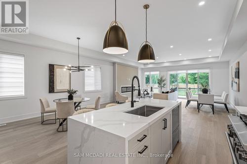 1080 Roosevelt Road, Mississauga (Lakeview), ON - Indoor Photo Showing Kitchen With Upgraded Kitchen