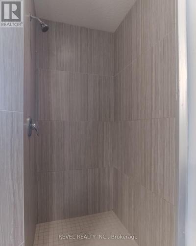 Stand up shower - 795 Superior Drive, London, ON - Indoor Photo Showing Bathroom