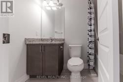 Full bathroom on upper level - 