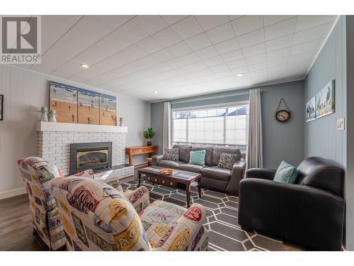 399 Nanaimo Avenue W, Penticton, BC - Indoor Photo Showing Living Room With Fireplace