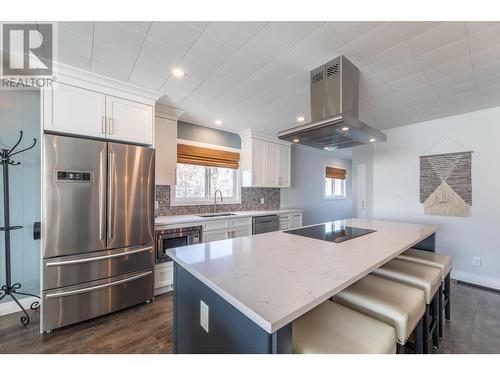 399 Nanaimo Avenue W, Penticton, BC - Indoor Photo Showing Kitchen With Stainless Steel Kitchen