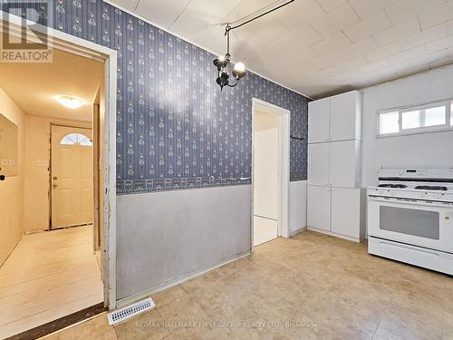 603 Mcroberts Avenue, Toronto (Caledonia-Fairbank), ON - Indoor Photo Showing Kitchen