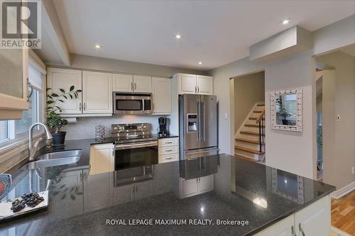 52 - 4165 Fieldgate Drive, Mississauga (Rathwood), ON - Indoor Photo Showing Kitchen With Double Sink With Upgraded Kitchen