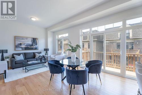 2159 Royal Gala Circle, Mississauga, ON - Indoor Photo Showing Living Room