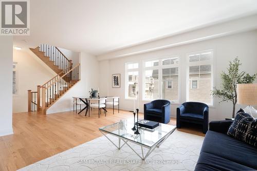 2159 Royal Gala Circle, Mississauga, ON - Indoor Photo Showing Living Room